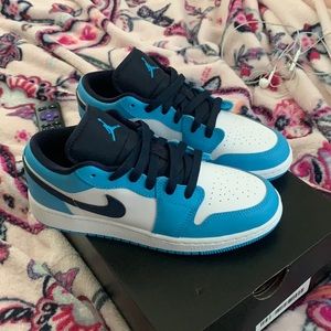 Air Jordan 1 Low GS “UNC”